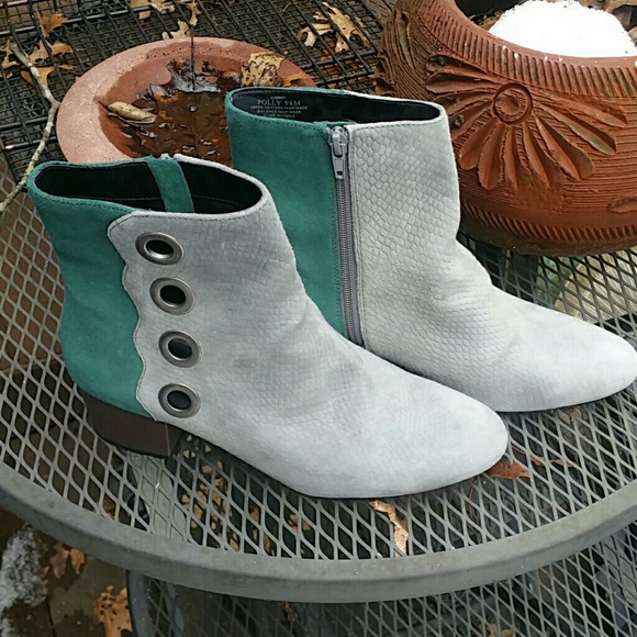 LOGO by Lori Goldstein Shoes - LOGO Suede Booties